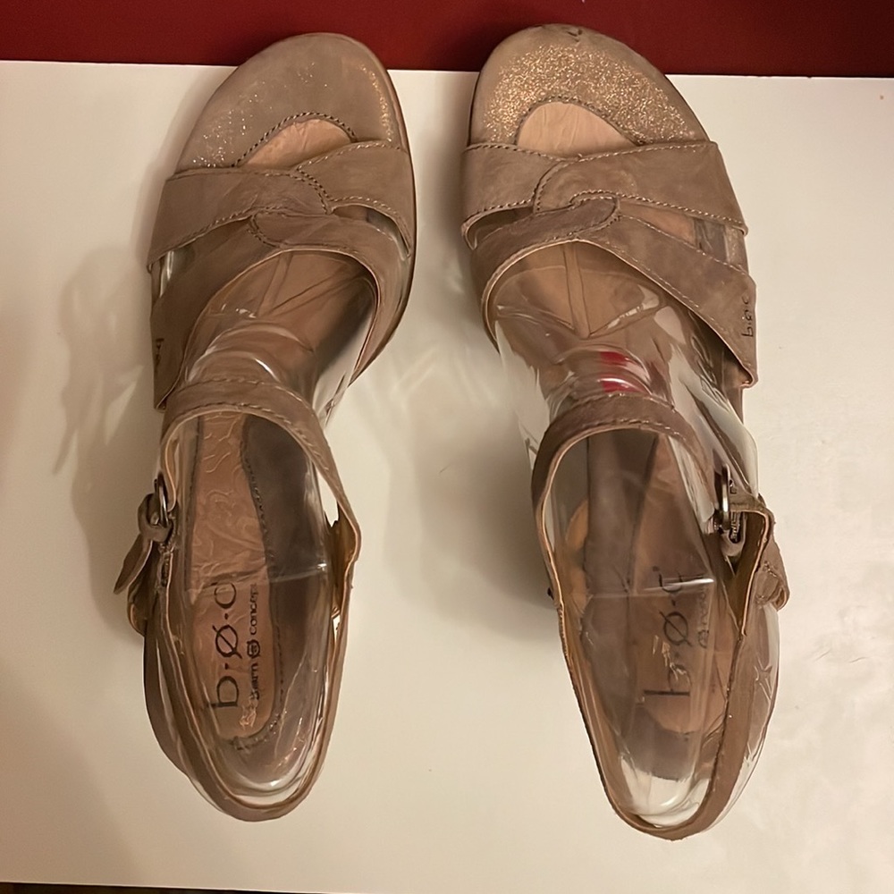 BOC BORN CONCEPTS, Size 10 sparkly tan leather upper, balance man made.